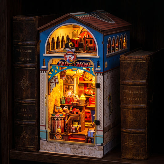 Book nook Treasure Toy Shop illuminé la nuit, éclairage LED chaud dans la vitrine de la boutique de jouets