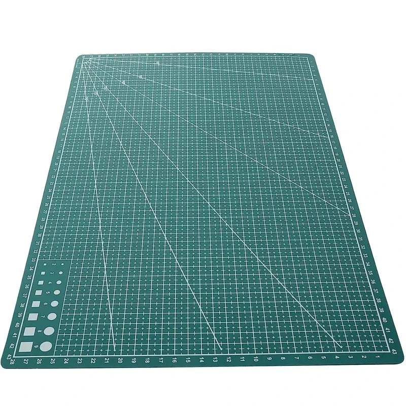 Tapis de découpe vert avec grille et angles imprimés, format A3