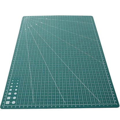 Tapis de découpe vert avec grille et angles imprimés, format A3