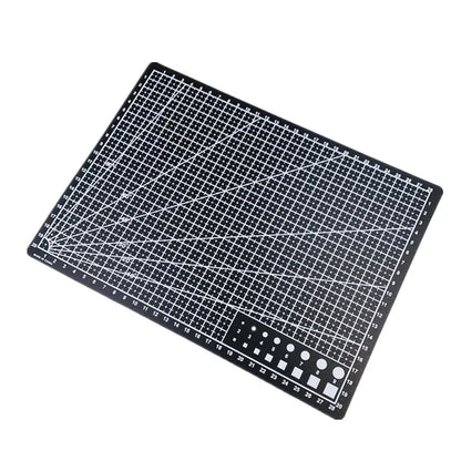 Tapis de découpe format A3 déplié sur toute sa longueur