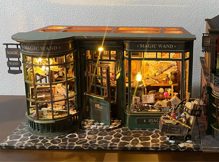 Maquette Magasin de Baguettes Magiques montée, vitrines éclairées, photo d'un avis client