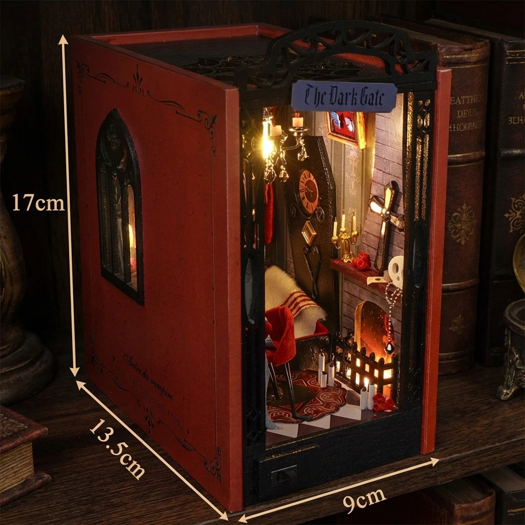 Book Nook en bois thème Antre du vampire, vue avec Dimensions, éclairage LED chaleureux, décoration Nook-It.