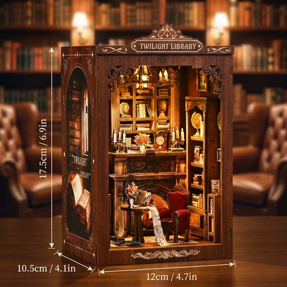Book Nook en bois thème Cocon de lecture - Bibliothèque à l'Ancienne, vue avec dimensions, éclairage LED chaleureux, décoration Nook-It.
