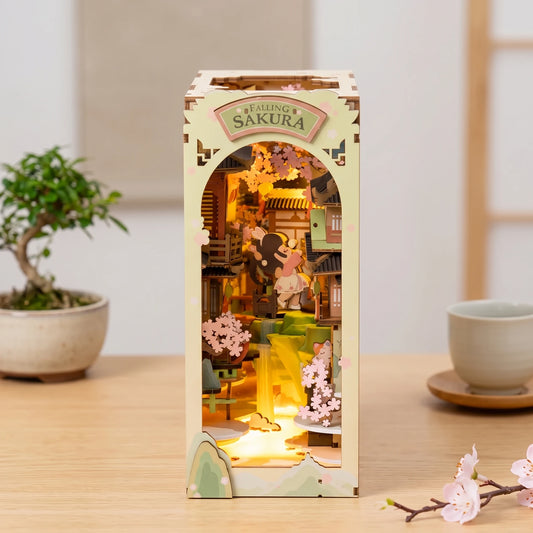 Book Nook Falling Sakura vue de face packshot, arche crème sauge avec plaque terracotta et vert sauge, décor japonisant zen