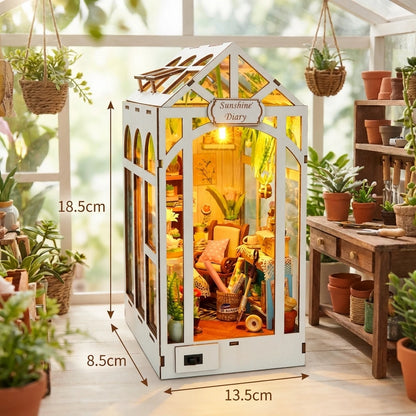 Book Nook en bois thème Green House Sunshine Town, vue avec Dimensions, éclairage LED chaleureux, décoration Nook-It.