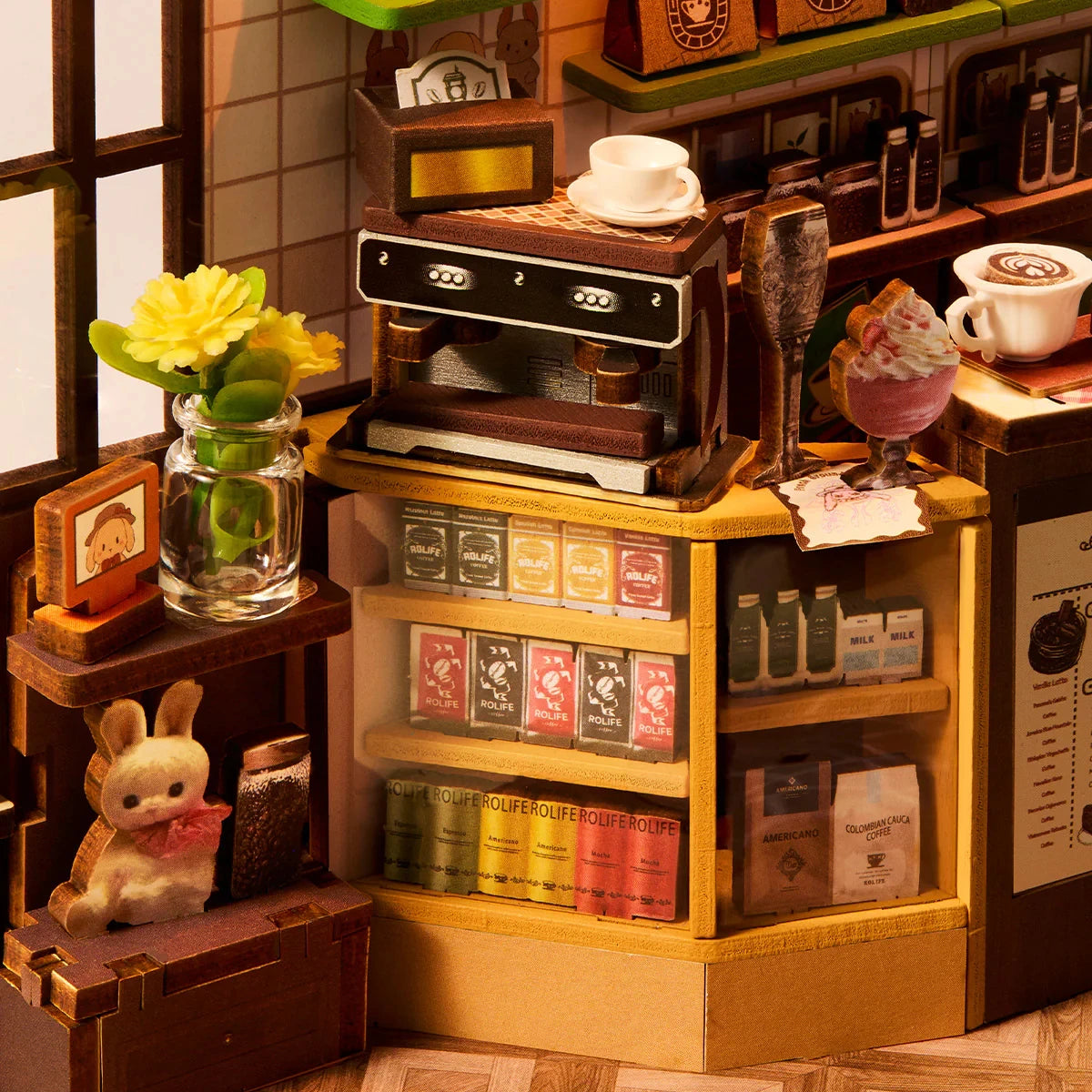 Comptoir du barista, machine à expresso et sachets de café du book nook Holiday Café