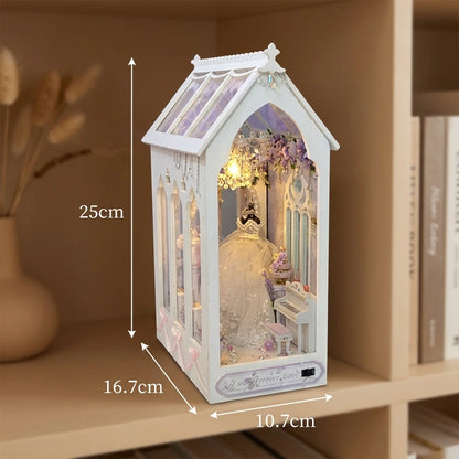 Book Nook en bois thème Jour de Mariage, vue avec Dimensions, éclairage LED chaleureux, décoration Nook-It.