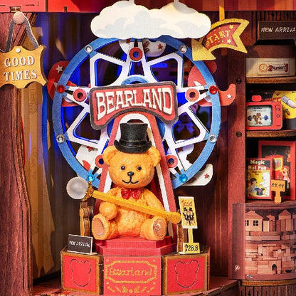 Gros plan sur l'ours magicien et la grande roue Bearland du book nook