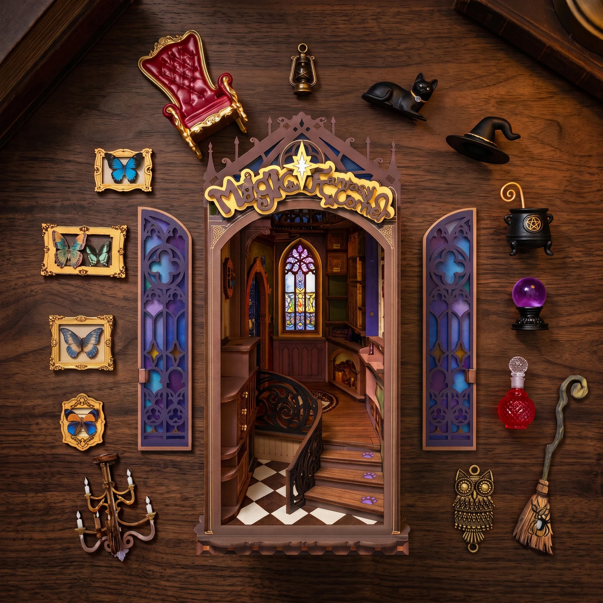 Vue éclatée du book nook Magic Fantasy Corner et de ses accessoires de sorcière