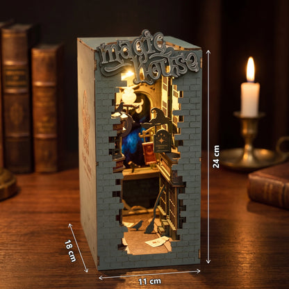 Dimensions du book nook Magic House en bois : 11 x 18 x 24 cm