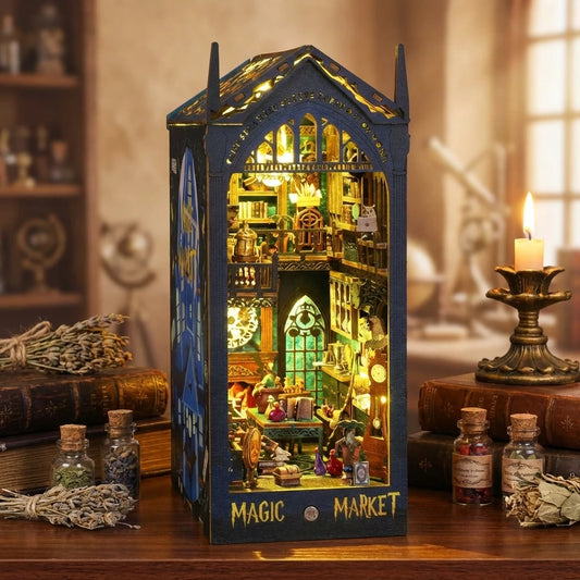 Book Nook en bois thème Magic Market Antre de la Magie, vue face, éclairage LED chaleureux, décoration Nook-It.