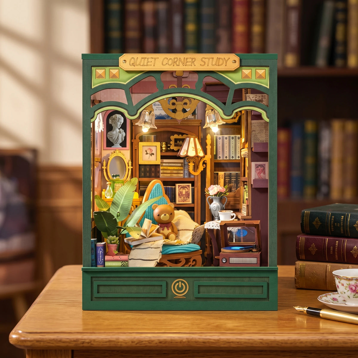 Book nook Quiet Corner Study vu de face sur un bureau en chêne