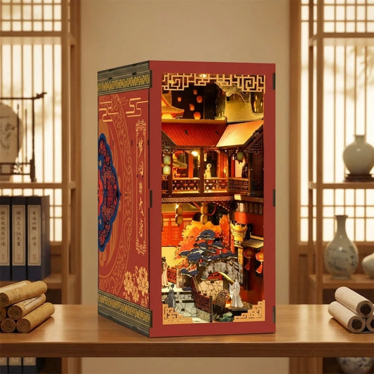 Book Nook en bois thème Rêve de la Dynastie Tang - Chine Impériale, vue Face, éclairage LED chaleureux, décoration Nook-It.