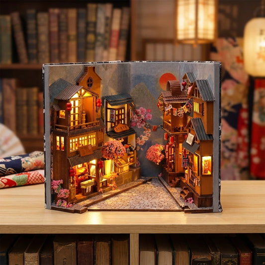 Book Nook en bois thème Rue Japonaise Typique - Nocturne Japonais, vue face dépliée, éclairage LED chaleureux, décoration Nook