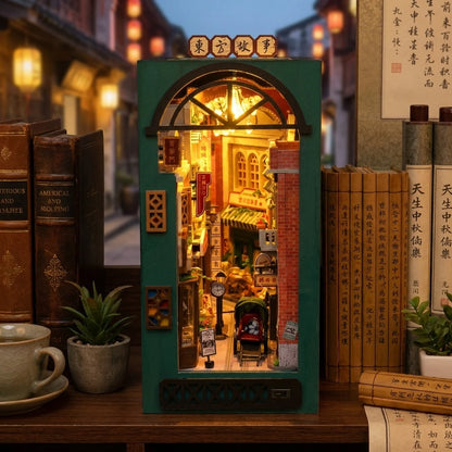 Book Nook en bois thème Ruelle Oriental Asie, vue Face, éclairage LED chaleureux, décoration Nook-It.