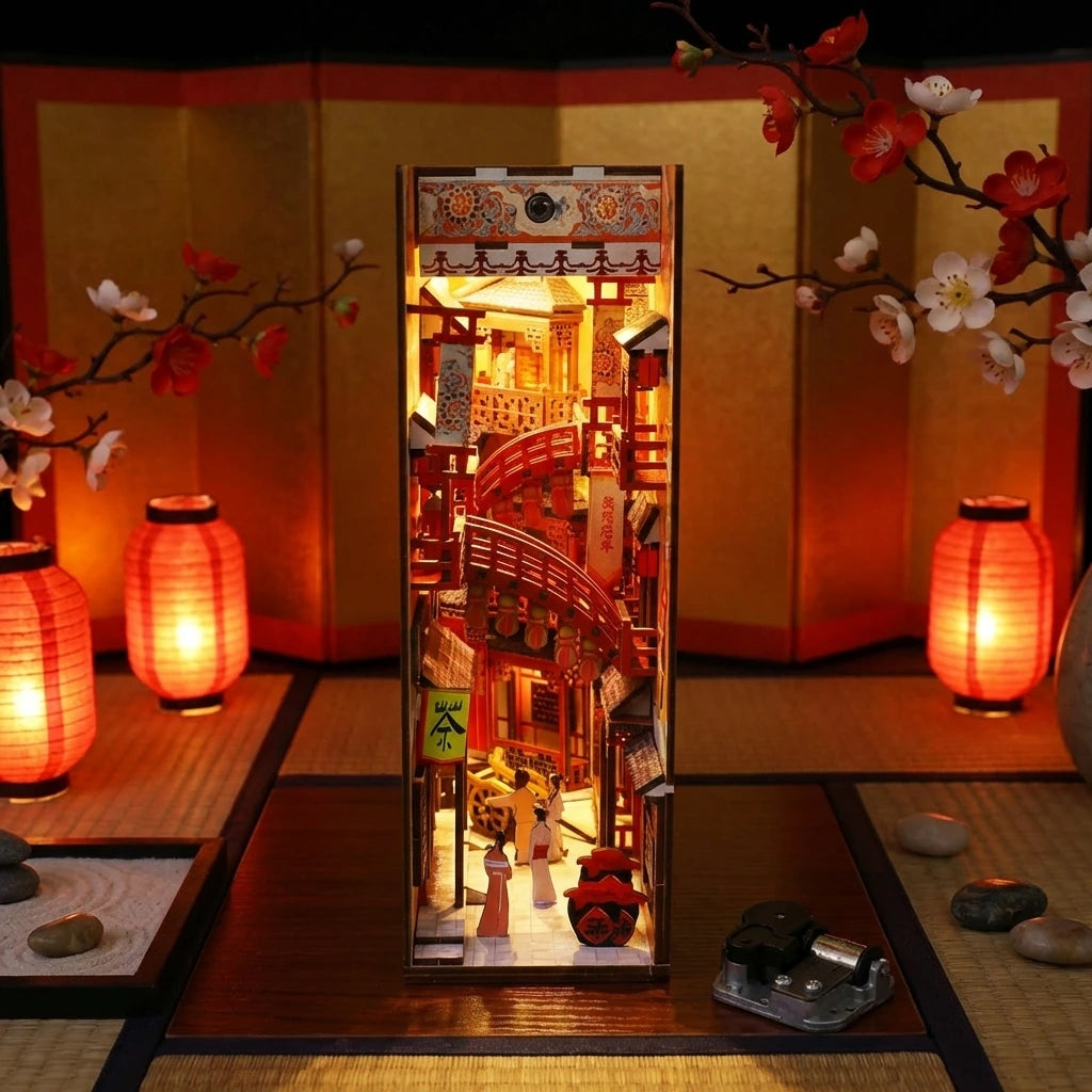 Book Nook en bois thème Ruelle Chinoise Traditionnelle, vue de face, éclairage LED chaleureux de nuit avec boite à musique, décoration Nook-It.