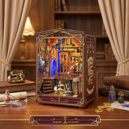 Book Nook du Studio de magie enchanté, vu de 45° de côté, inspiré de Harry Potter, Nook-It décoration