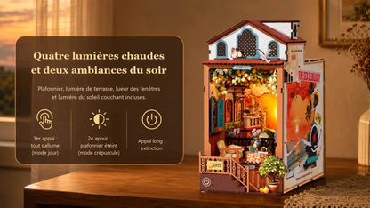 Book nook Sunset Isle allumé, quatre lumières LED et deux ambiances du soir