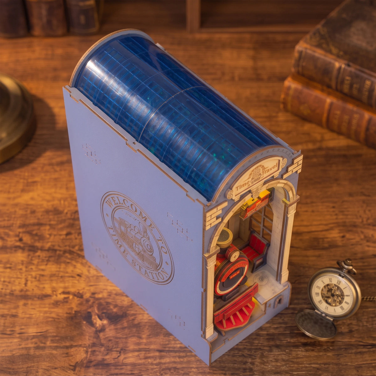 Vue plongeante sur la verrière bleue cintrée du book nook Time Travel