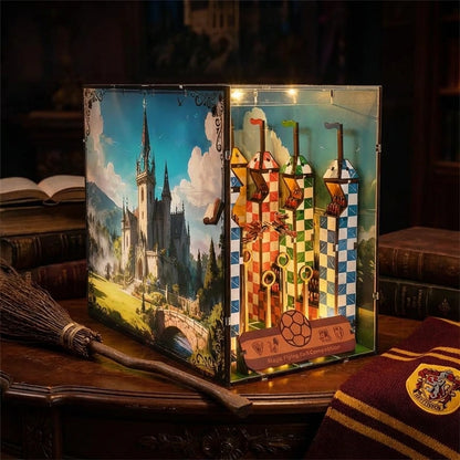 Book Nook en bois thème Tournoi de Quidditch, vue Ambiance Nuit, éclairage LED chaleureux, décoration Nook-It.