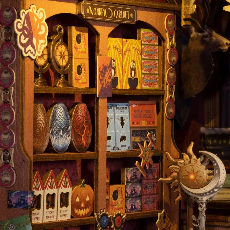 Cabinet de curiosités, œufs de dragon et boîtes d'insectes du book nook Whisper Magic Shop
