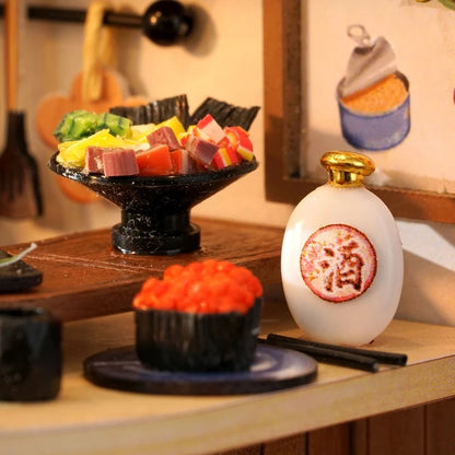 Gros plan sur les plateaux de sushis et le comptoir du bar à sushi miniature japonais