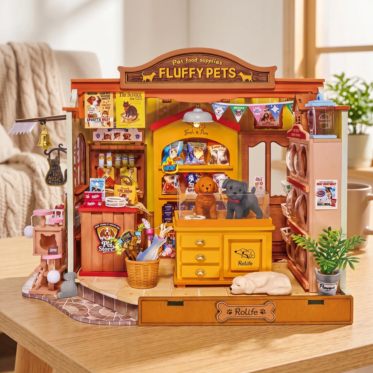 Maison miniature Fluffy Pets vue de face sur un bureau, animalerie en bois à monter