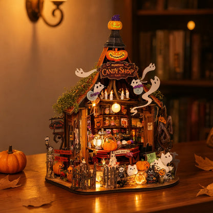 Haunted Candy House vue trois-quarts, maison miniature en bois, flanc et facade
