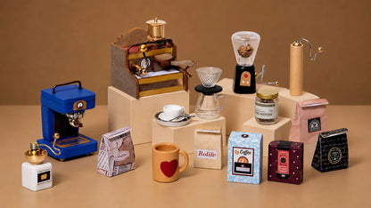 Accessoires miniatures du Leafree Café, machines à café, tasses et boîtes