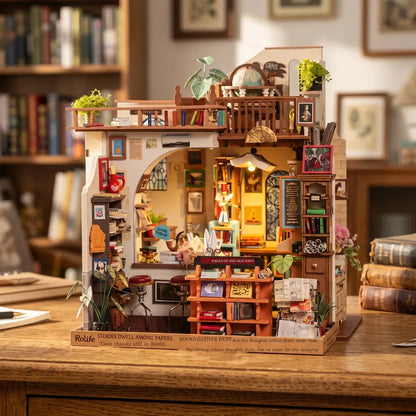 Maison miniature Pagestory Books vue de face avec son socle gravé
