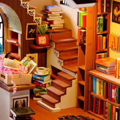 Gros plan sur l’escalier en bois et les rayonnages de livres