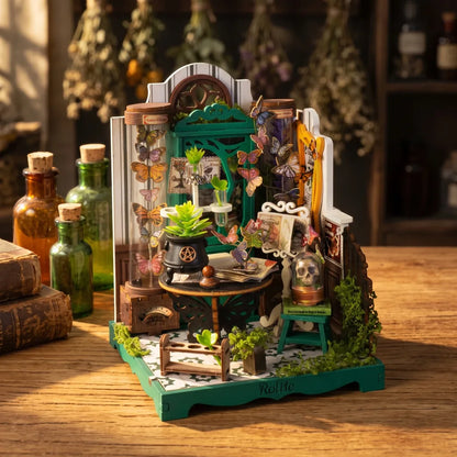 Maison miniature Potions Workshop vue de trois quarts, chaudron et bocaux à papillons