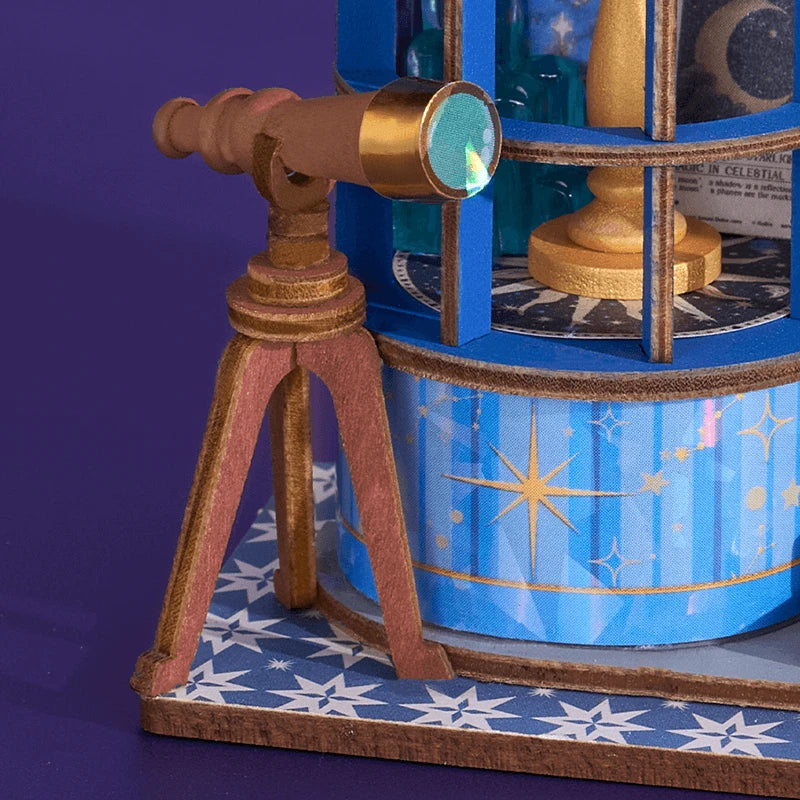 Télescope doré devant la boutique d'astronomie Magic Astronomy Shop, détail de la scène miniature