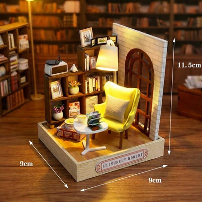 Miniature en bois thème Moment de Détente, vue avec Dimensions, éclairage LED chaleureux, décoration Nook-It.