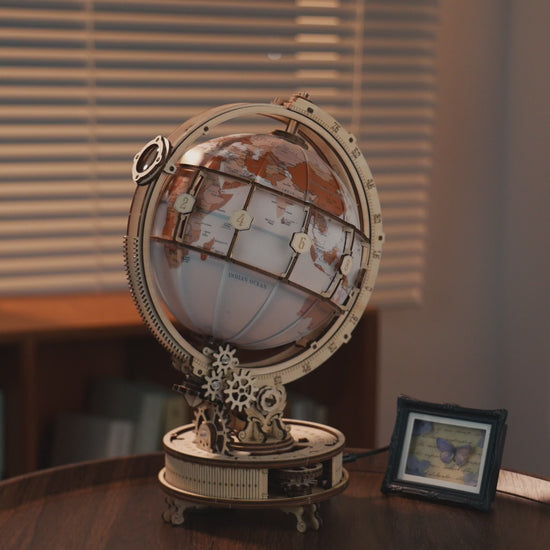Vidéo de présentation du globe lumineux ROKR qui tourne et s'allume