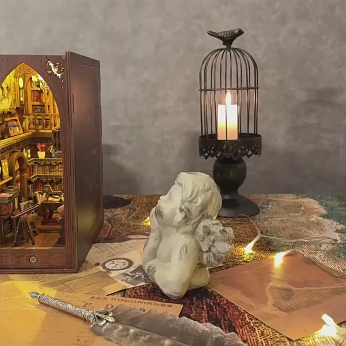 Vidéo de présentation du Book Nook Chambre du Savoir Bibliothèque de Sagesse en bois avec éclairage LED - Nook-It