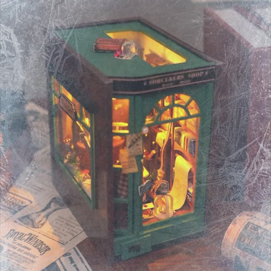 Vidéo de présentation du Book Nook Boutique de Sorciers en bois avec éclairage LED - Nook-It