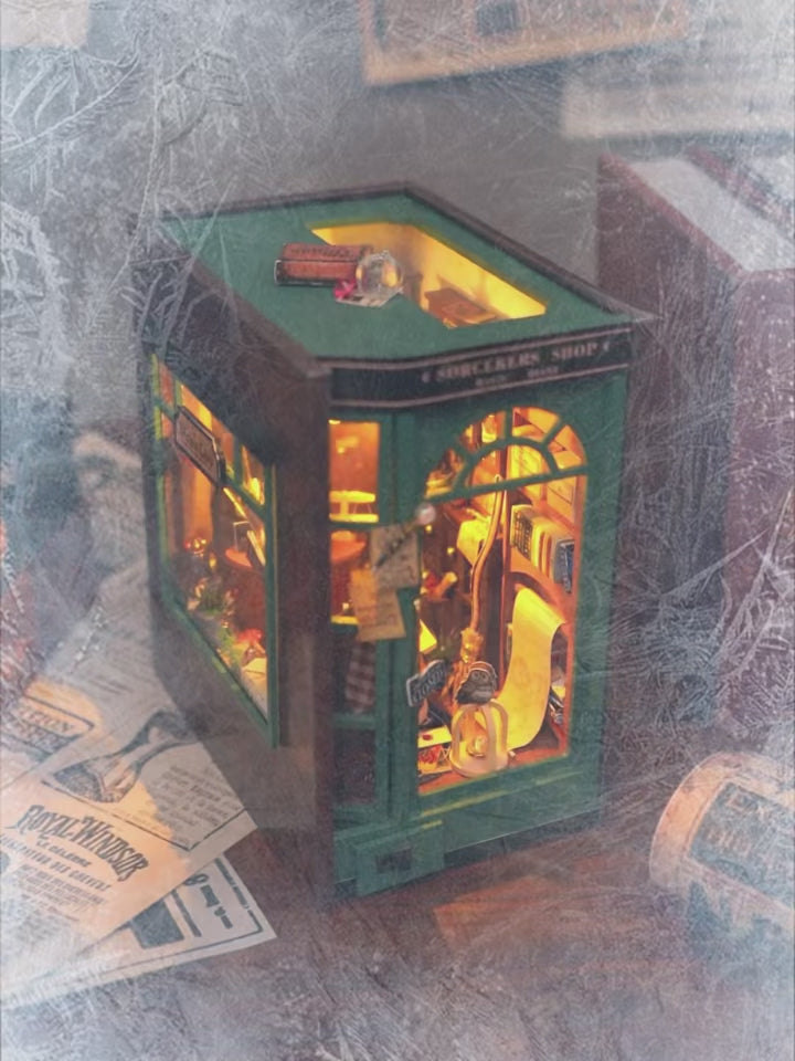 Vidéo de présentation du Book Nook Boutique de Sorciers en bois avec éclairage LED - Nook-It