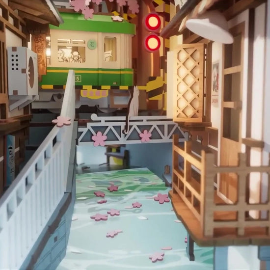 Vidéo du book nook Sakura Densya Rolife, tramway japonais sous les cerisiers