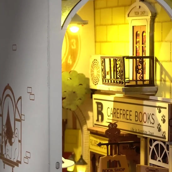 Vidéo du book nook Sunshine Town Rolife, ruelle au café et librairie