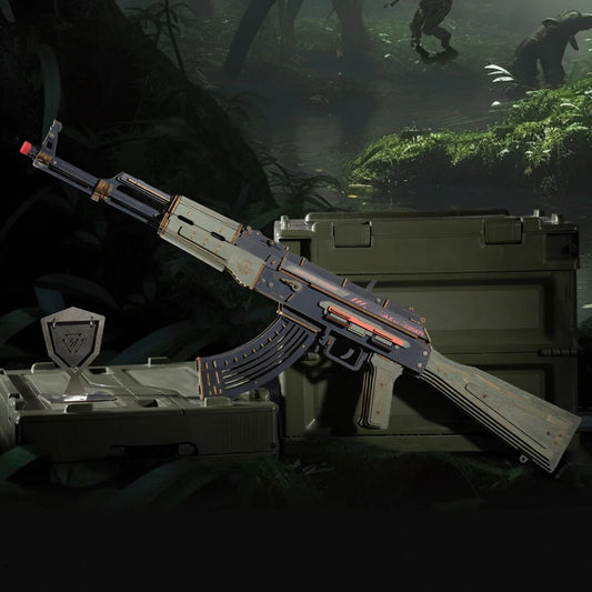 AK-47 Justice Guard ROKR en bois posé sur des caisses dans un décor de jungle