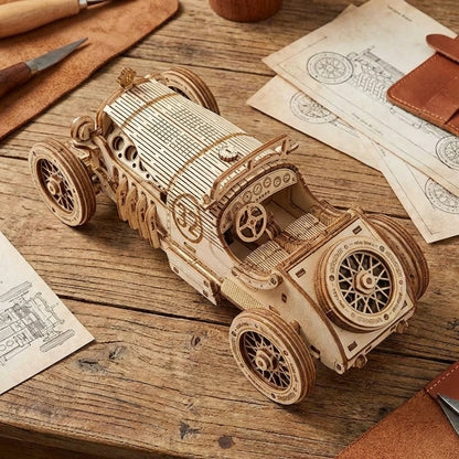 Puzzle 3D en bois thème Auto de Course Vintage n°32, vue Plongeante, éclairage externe mettant en valeur la maquette