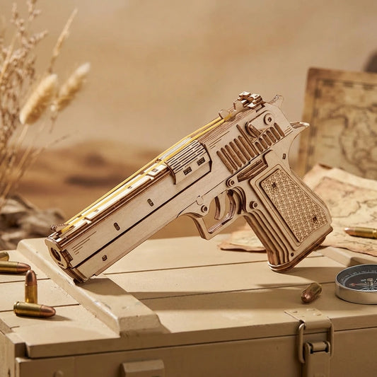 Puzzle 3D en bois thème Desert Eagle Tactique, vue Angle 45°, éclairage externe mettant en valeur la maquette, décoration Nook-It