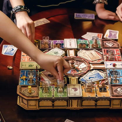 Main déplaçant un pion sur le plateau Fortune Quest pendant une partie