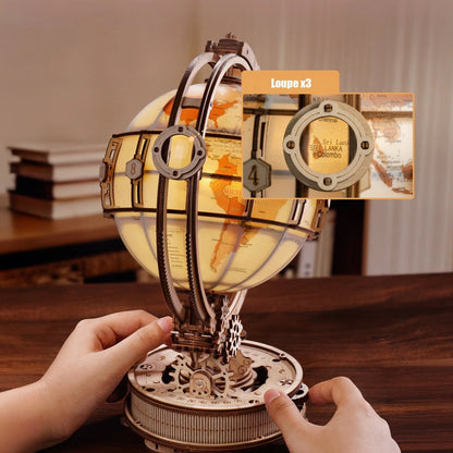 Loupe mobile du globe en bois grossissant trois fois le nom des villes
