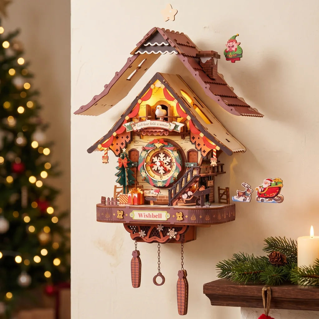 Vue éclatée de l'horloge coucou de Noël : toit, étoile, lutin et traîneau détachés
