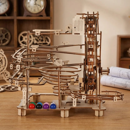 Puzzle 3D en bois thème Le Circuit à billes master, vue Face, éclairage externe mettant en valeur la maquette, décoration Nook-It