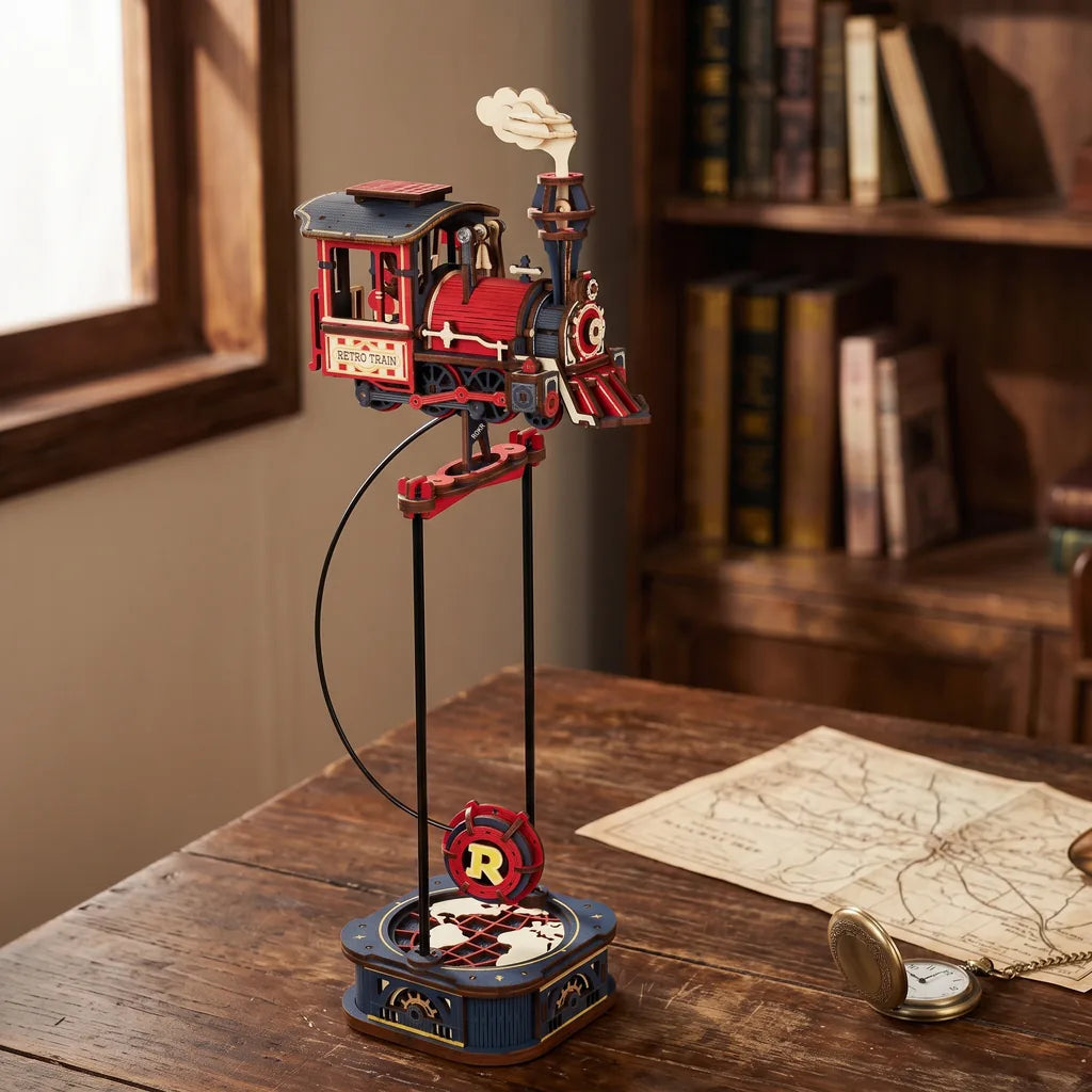 Pendule Power Express vu de trois quarts, cabine RETRO TRAIN et cheminée fumante