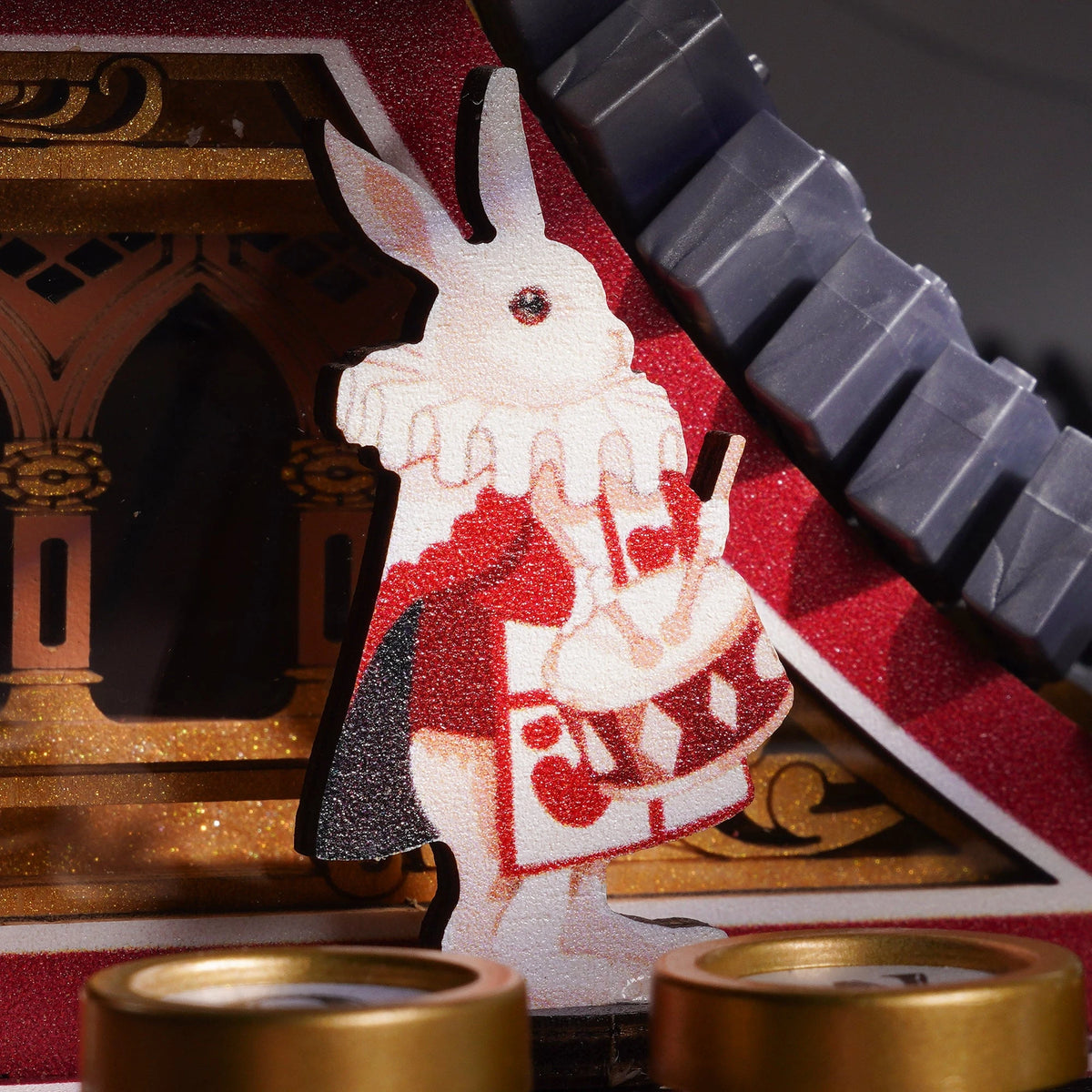 Petit lapin blanc au tambour peint sur la machine à écrire magique ROKR