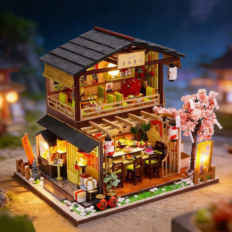 Restaurant Gibbon Sushi miniature en bois avec LED allumées la nuit, ambiance japonaise et lanternes